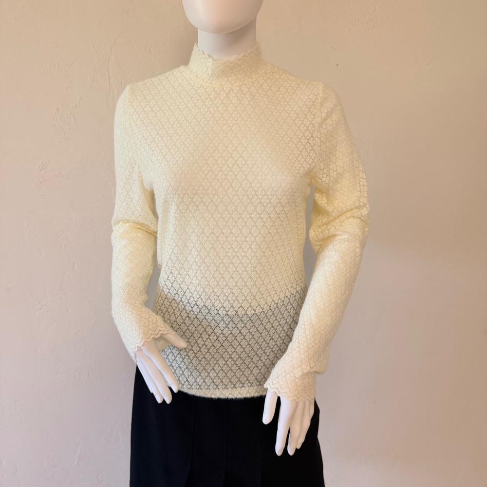 NWT RIHOAS Women's Cream Diamond Knit Mock Neck Scallop Trim Top Size M